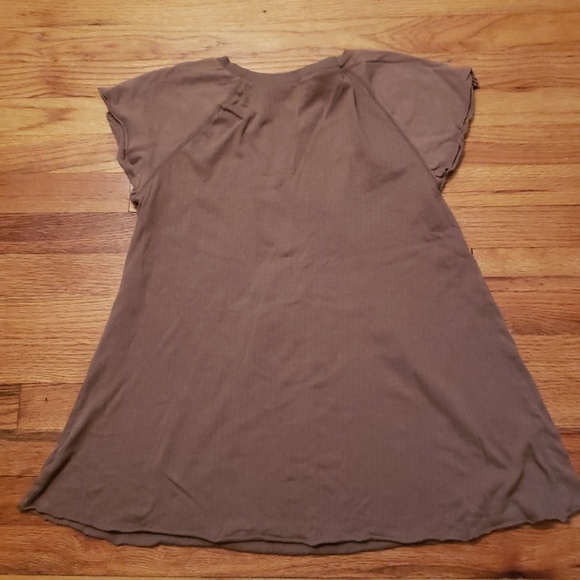 Tops - Picture 3 of 7